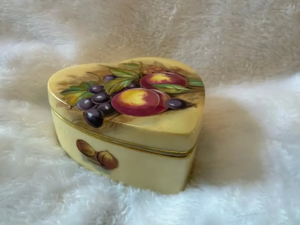 Aynsley Orchard Gold Heart Trinket Box Bone China England Fruit Covered Box